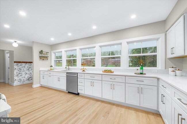 Building Photo - 901 Hobbs Dr