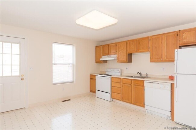 Photo - 6 Larkspur Ln Unit 6