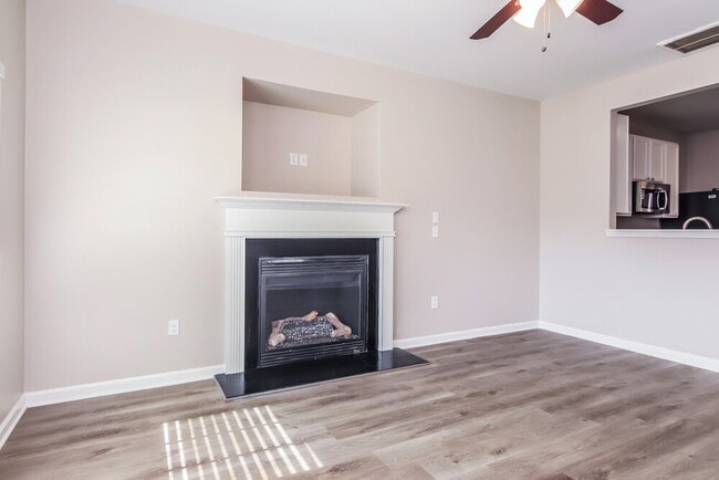 Photo - 806 Laurens Way