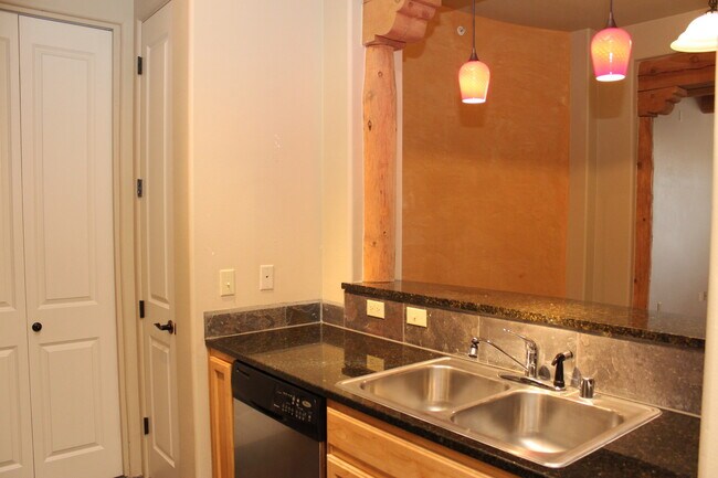 Photo - The Alameda Compound - Luxury 2 Bdr on 3rd... Unidad 302