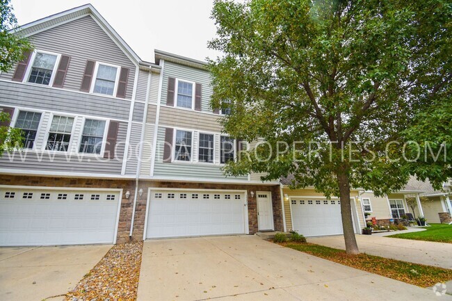 Building Photo - 2 bedroom 2.5 bath Townhome in Urbandale!