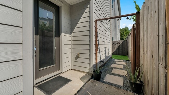 Photo - 607 Bayou St