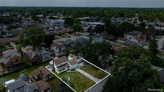 Photo - 22464 Beach St