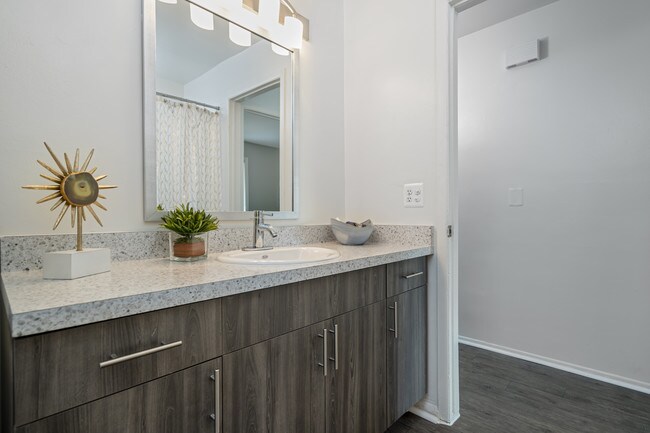 Independence Green Apartments For Rent in Farmington Hills