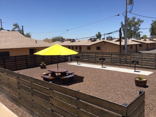 BBQ Area - Ironwood Apartments