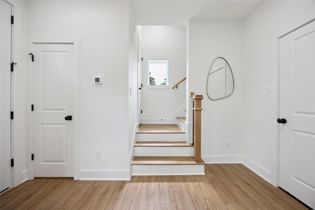 Photo - 835 Rachel St