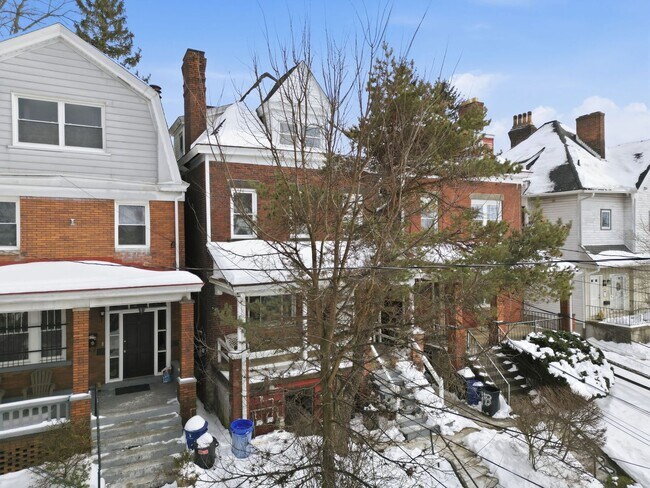 Photo - 141 Oneida St