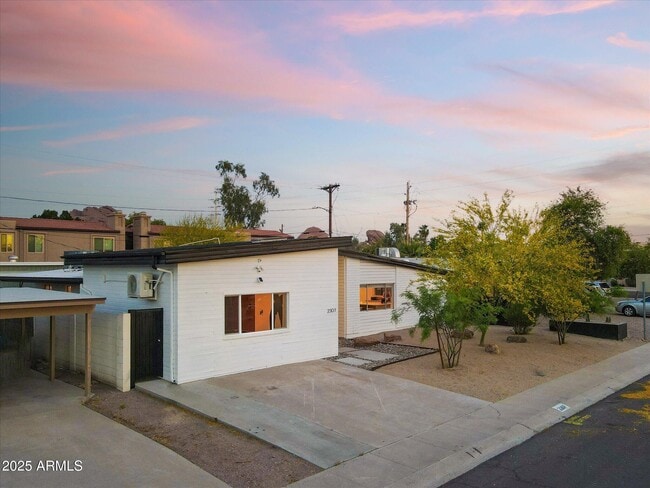 Photo - 2307 N 51st Pl