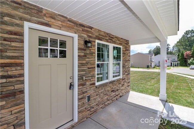 Photo - 3973 Newhall Dr NW