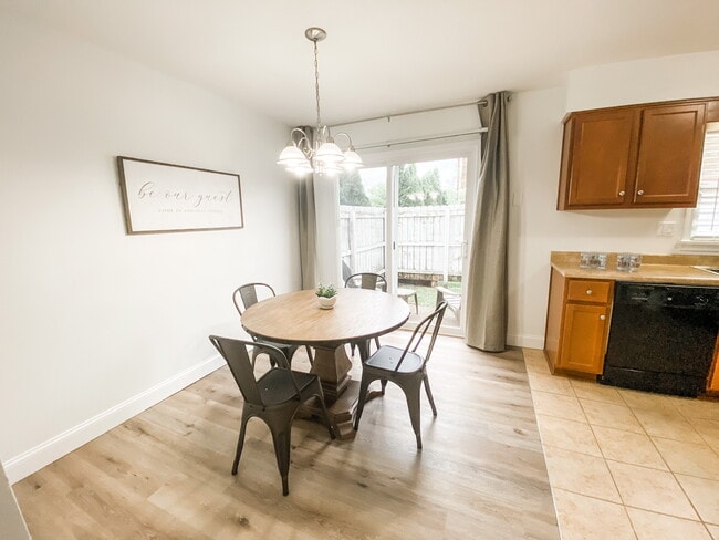 Building Photo - 4860 Westport Rd Rental