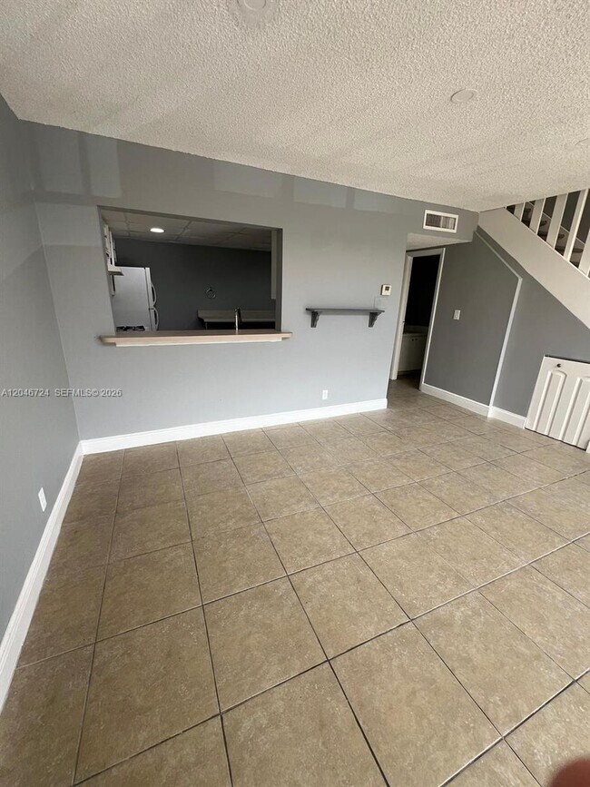 Photo - 18051 NW 68th Ave Unidad K-204