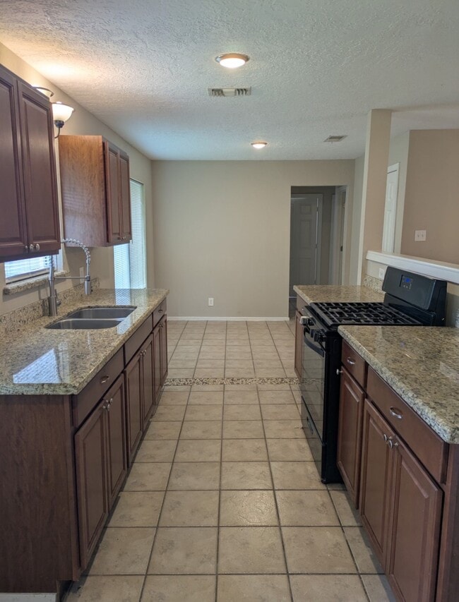 Photo - 1305 Serpentine Dr