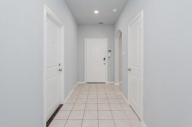 Photo - 811 Emerald Dr