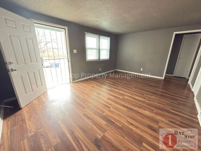 Photo - 4 Bedroom/ 1.5 Bathrooms in Kansas City!