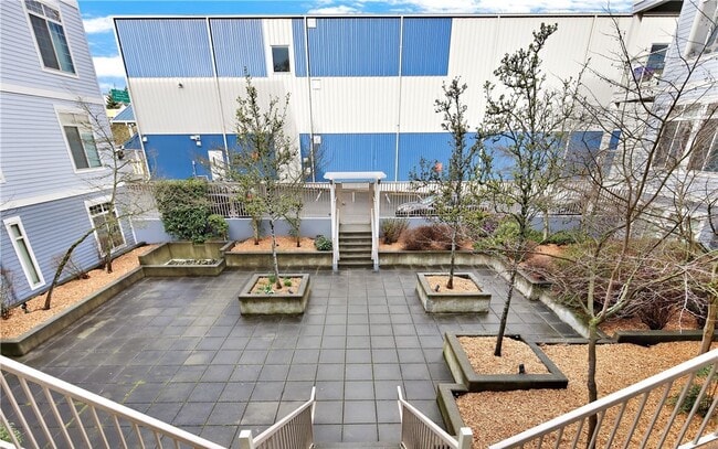 Photo - 910 Gladstone St Unidad 311