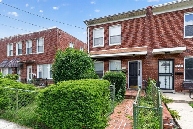 Building Photo - 5551 Chillum Pl NE