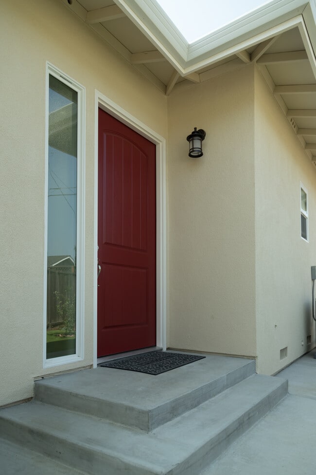 Building Photo - 5063 Elester Dr Unit Elester Rental