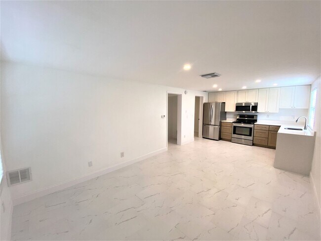 Photo - ** TREETOPS OF NAPLES ** 1 BED / 1 BATH **... Condo