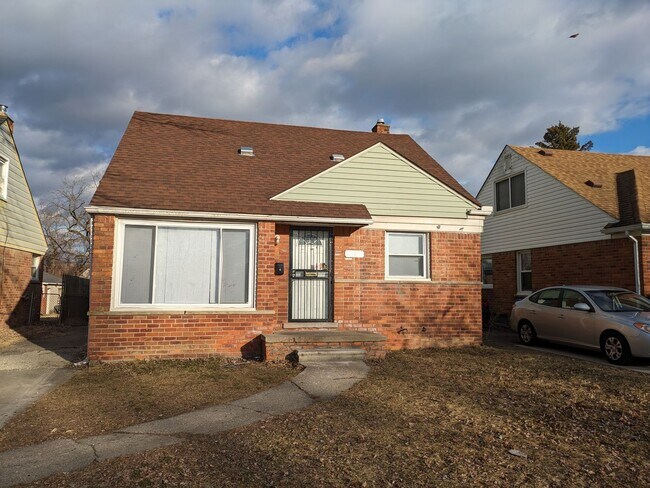 1701 Fairbairn 4 bed 1 bath Bungelow w/lar... - 1701 Fairbairn 4 bed 1 bath Bungelow w/lar...