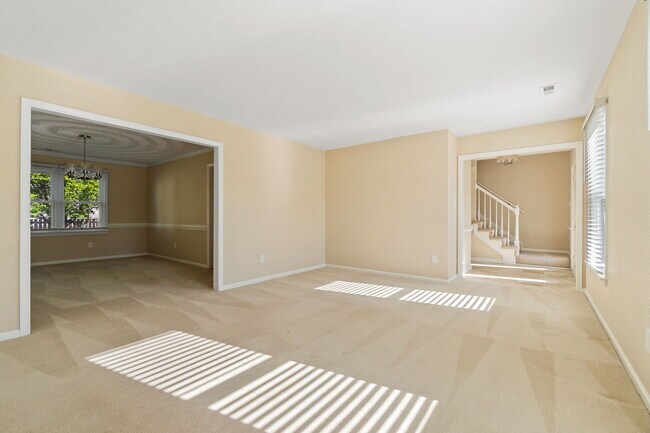 Photo - 1073 Heatherwood Dr