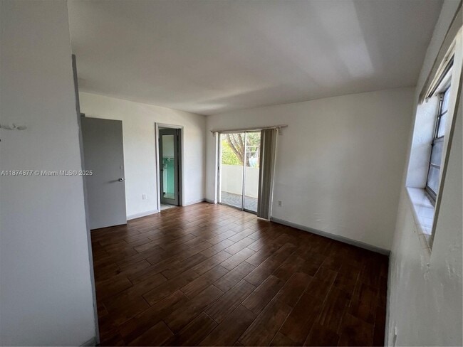 Photo - 465 S Royal Poinciana Blvd Unidad 1B