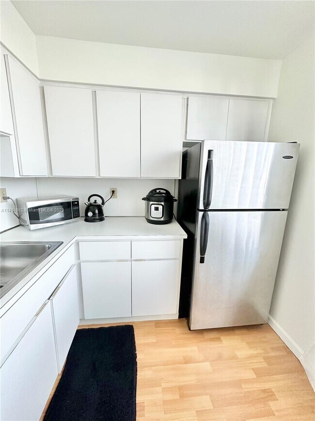 Photo - 1051 Meridian Ave Unit 1F