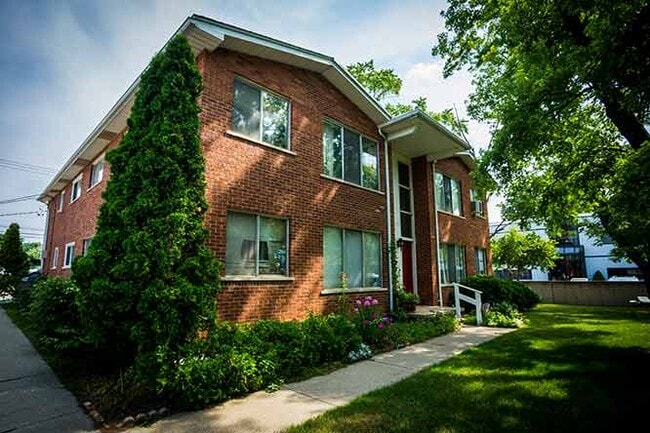 Utica Towne Manor - Utica Towne Manor Apartments