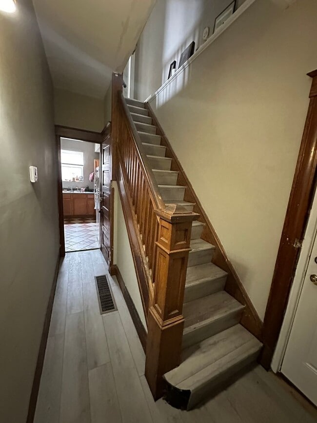 2402 Fairview Ave