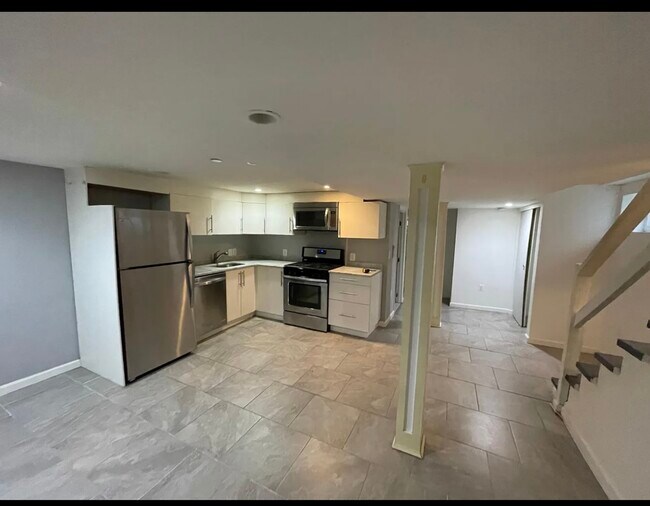 Photo - 113 Webster St NE