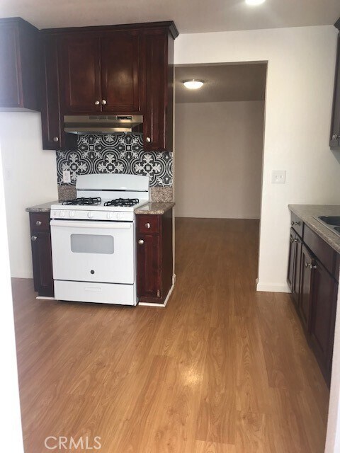 Photo - 524 W 81st St