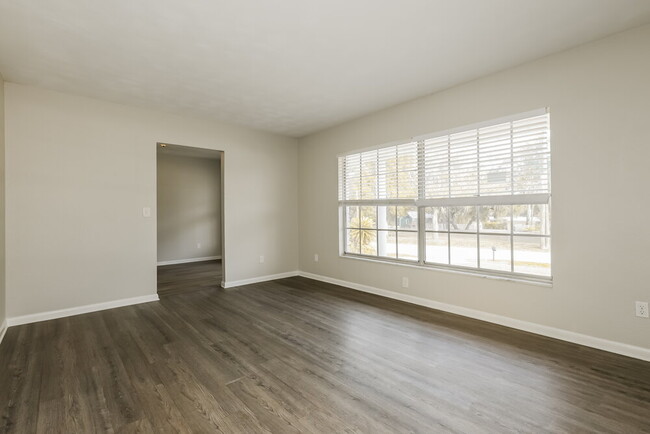 Photo - 11213 McMullen Loop