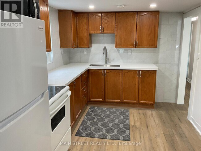 Photo - 161 Charlotte St S