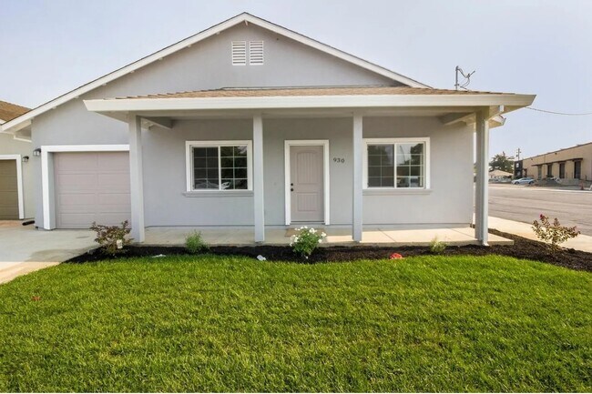 Building Photo - 930 12th St Rental