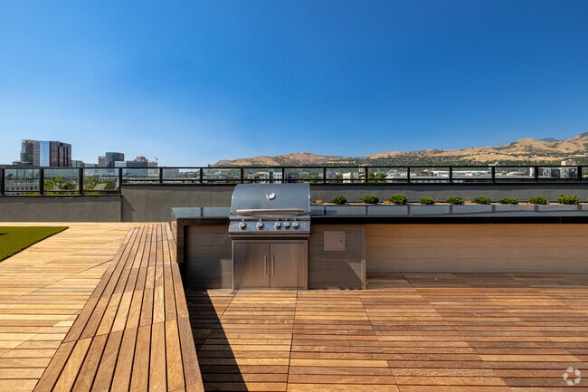 Sky Lounge - BBQ Area