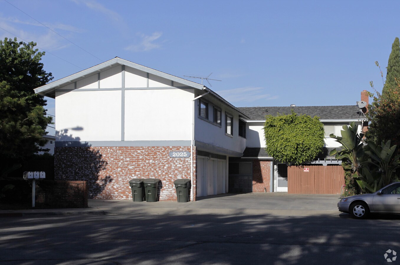 Photo - 2025 Laurie Ln