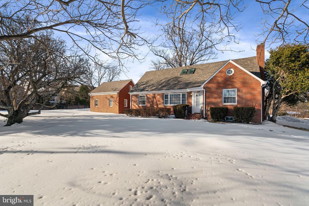 Photo - 1688 Chain Bridge Rd