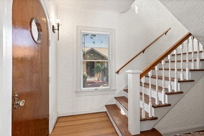 Photo - 331 W Elsmere Pl