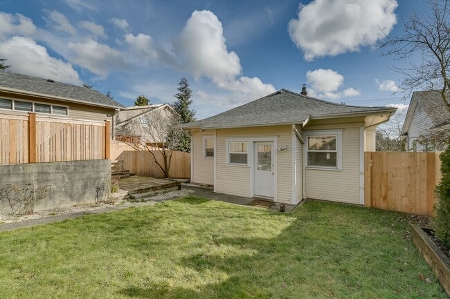 Photo - 3Bd/1.75Ba Seattle House