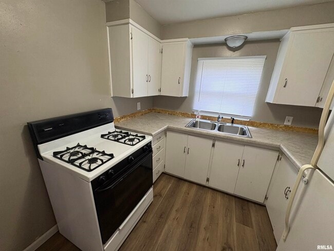 Photo - 1404 N Broadway St