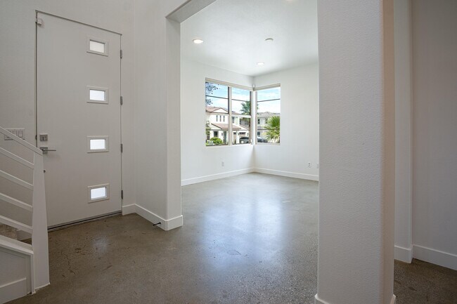 Photo - 35830 McCarthy St