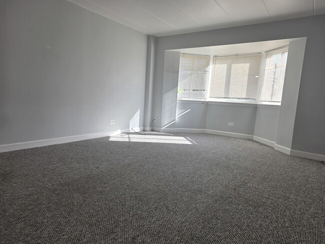 Building Photo - 220 S Roselle Rd Unit 222