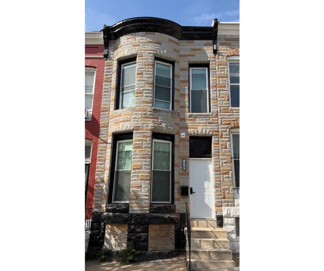 Building Photo - 1920 Harlem Ave Unit BA AVAILABLE PRIV/BATH $750 BA