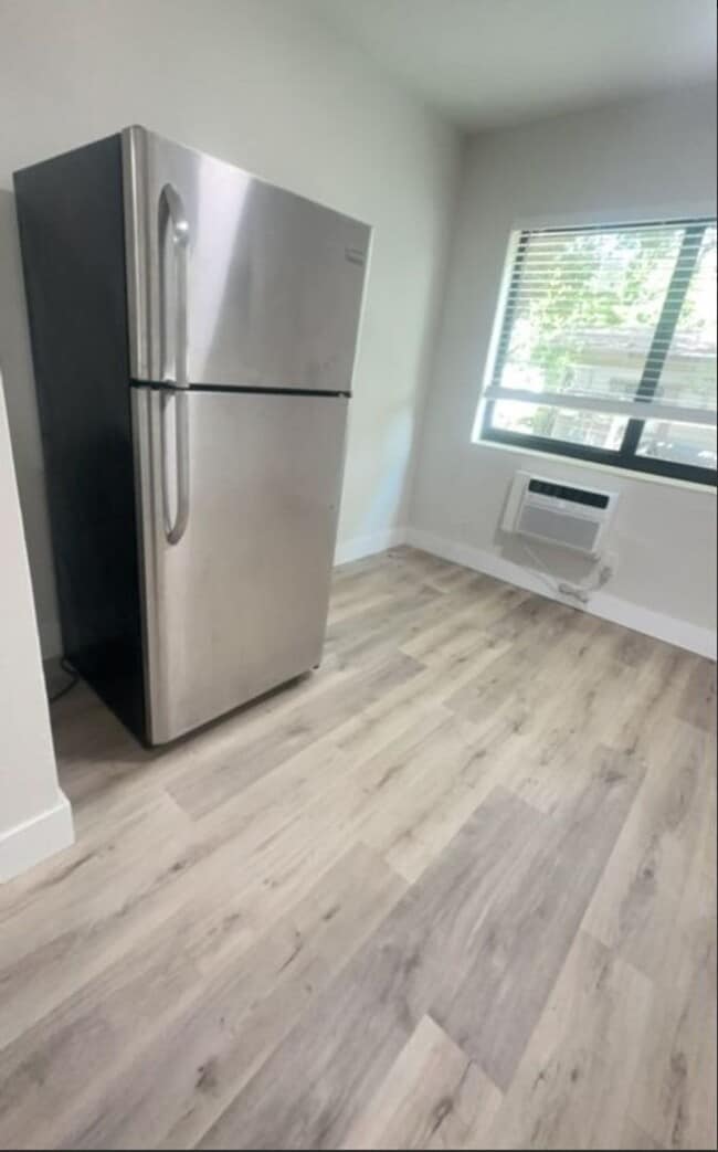 Photo - 600 SW 9 AVE