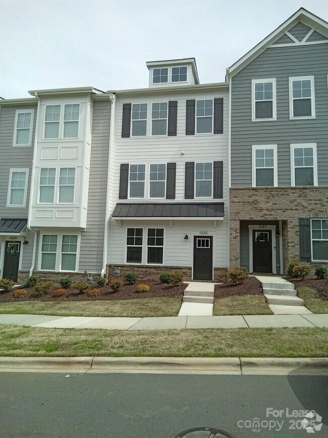 Building Photo - 1033 Naples Dr Rental