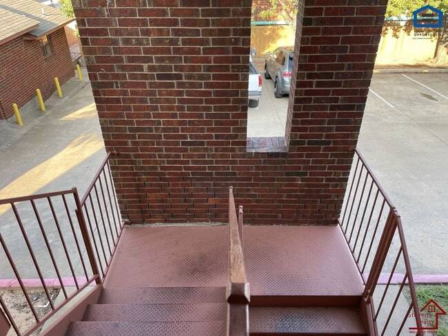Photo - 1912 SW D Ave Unit V