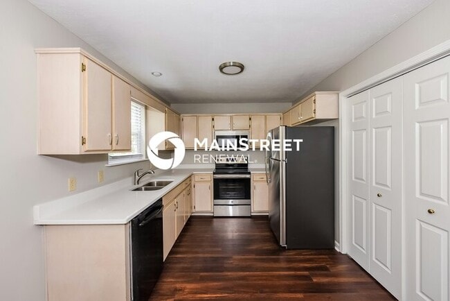 Photo - 4 Bedroom Pet-Friendly Home in Hermitage, TN with Main Street Renewal