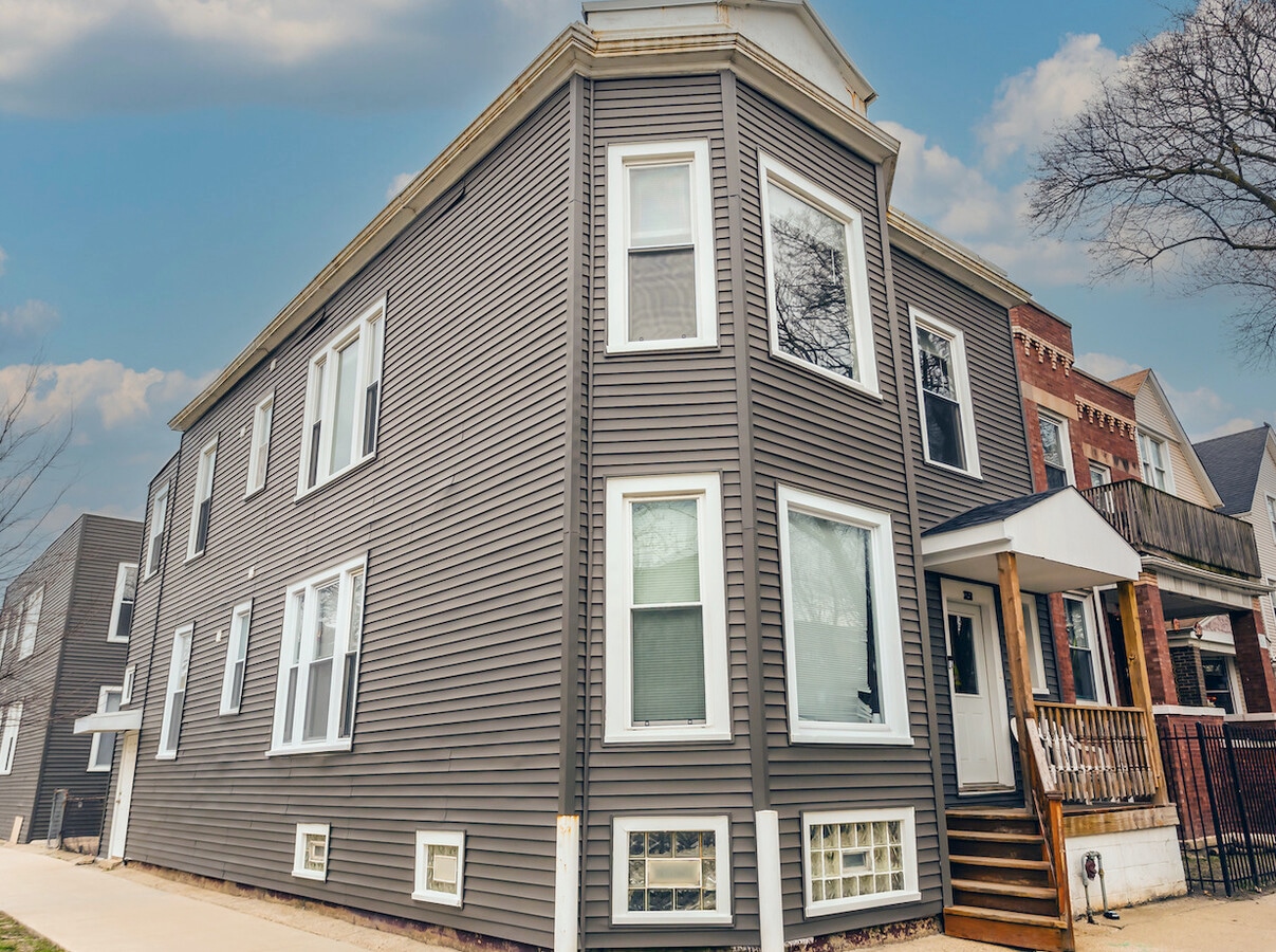 Photo - 3758 W McLean Ave Unidad CH1 Rental