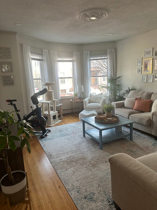 Photo - 145 L St