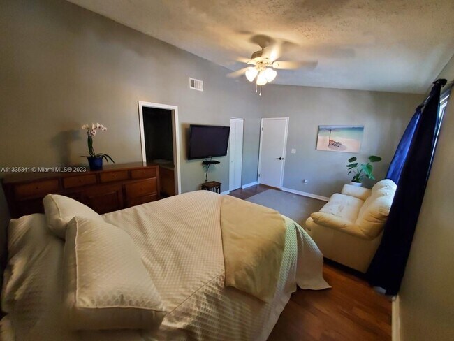 Photo - 1720 Castle Rock Rd Townhome