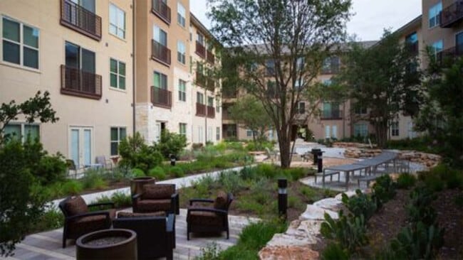 Building Photo - 3200 Palm Way